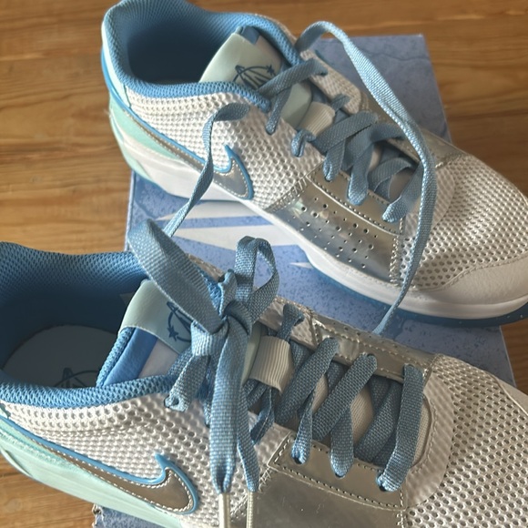 Youth Nike Shoes - Picture 3 of 4